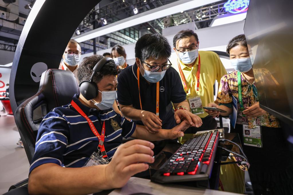 超高刷新率与AI技术结合：新款电竞显示器震撼来袭不容错过！(图1)