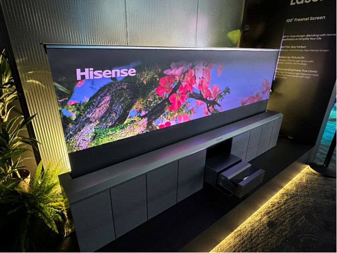 九游app：海信携全球最大116吋RGB-Mini LED炸场IFA 2025三大技术掀显示风暴(图2)