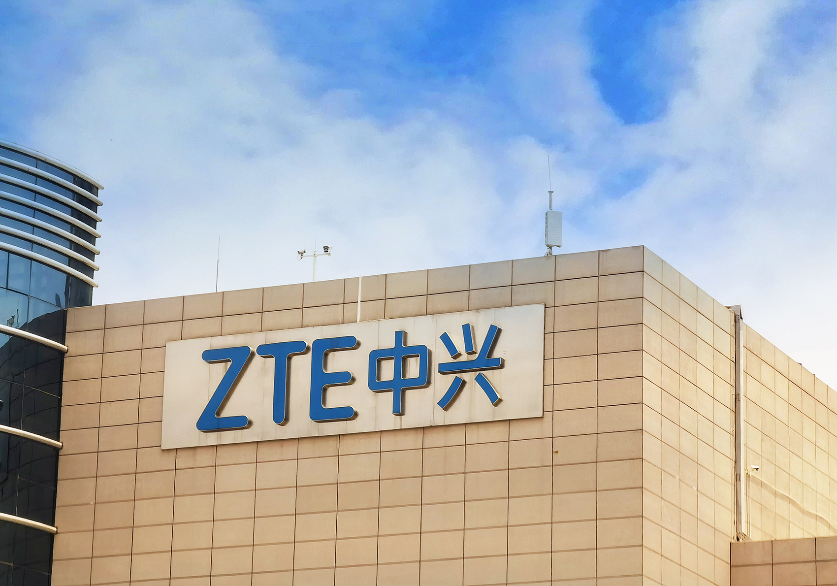 通信产业转型进行时 中兴通讯执行副总裁谢峻石：AI将带来网络、算力与消费端的多重变革(图1)
