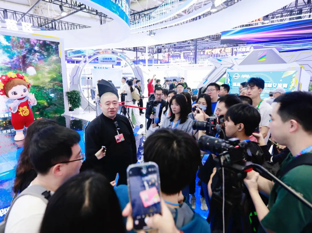 九游娱乐：全息AI旅推官亮相数峰VR骑马漫游”武夷——网龙展区奇幻体验引观众“二刷三刷”(图2)