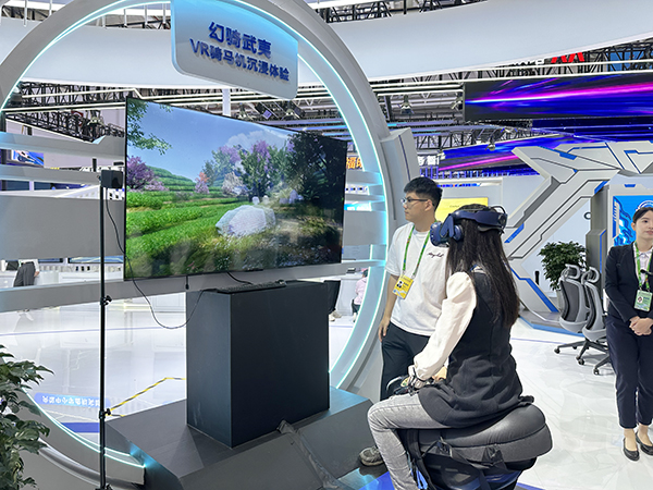 九游娱乐：全息AI旅推官亮相数峰VR骑马漫游”武夷——网龙展区奇幻体验引观众“二刷三刷”(图3)