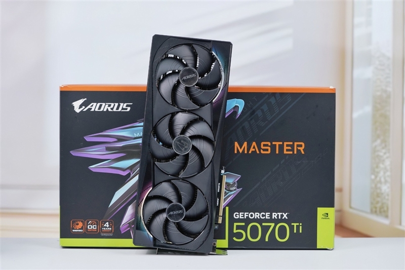 技嘉RTX 5070 Ti超级雕评测：最适合高端玩家的游戏显卡 4K144Hz电竞显示器完美搭档(图1)