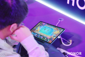 荣耀平板GT亮相上海追梦骇客超感玩家盛典极致电竞平板性能引玩家体验(图2)