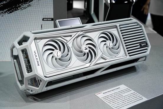九游app：直击COMPUTEX 2025！台北展七彩虹AI全场景赋能革新生态(图3)
