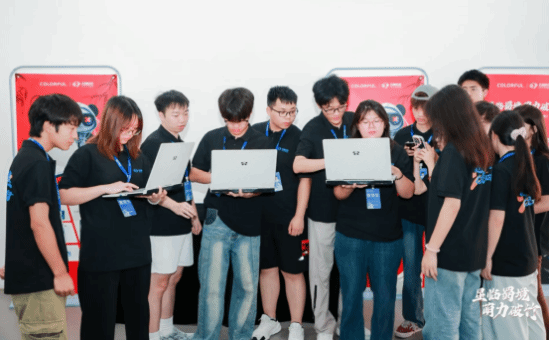 九游app：七彩虹限定熊猫游戏本首发！极致性能+AI助手打造学生专属神装(图1)