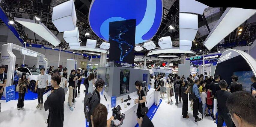 九游娱乐：人工智能大会彻底引爆展区水泄不通门票炒到2000多暴走3万步带来最全看点(图9)