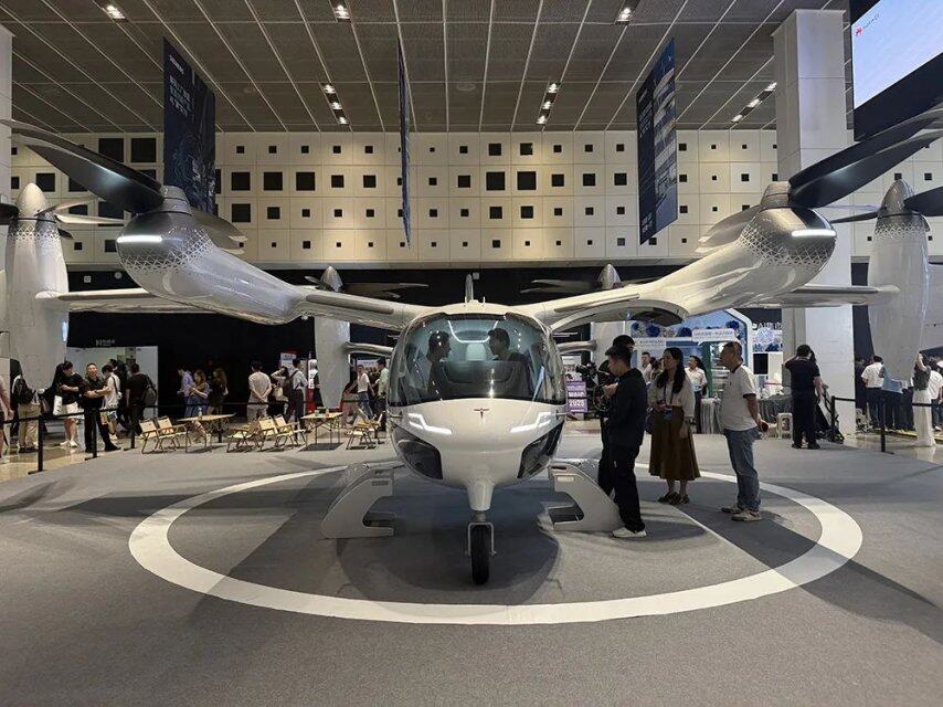 九游娱乐：人工智能大会彻底引爆展区水泄不通门票炒到2000多暴走3万步带来最全看点(图27)