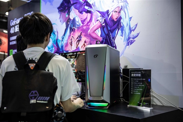 九游娱乐：红魔10S Pro+：骁龙8至尊版加持AI赋能电竞体验再升级(图1)