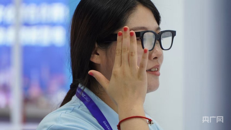 九游娱乐：国家网络安全宣传周｜AI换脸“真假难辨”？新技术为支付安全上锁(图2)