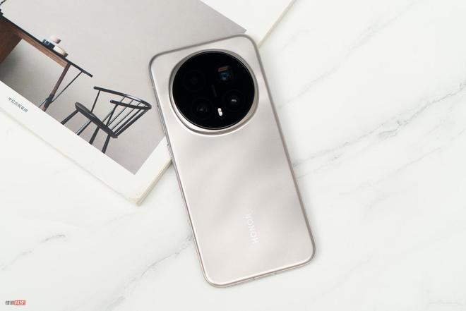 荣耀Magic8 Pro评测：AI赋能全场景智能重构日常(图1)