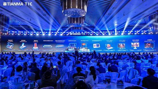 从OLED主动感知到Micro-LED无界巨幕天马技术创新定义AI时代显示新范式(图1)