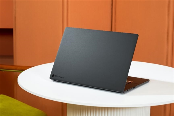 九游app：中国首部AI动画电影《团圆令》即将上映华硕ProArt 创16 2025赋能AI影视创作(图5)