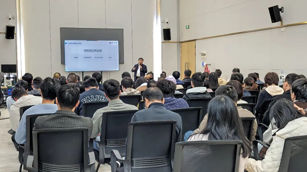 远光软件发布九天AI原生平台：引领数字化转型从“定义软件”到“定义世界”新阶段(图1)