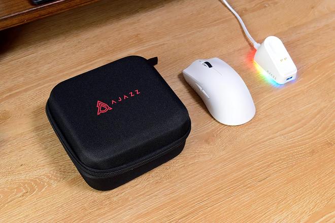 磁吸充电设计更适合中大手的轻量化三模电竞鼠标！(图1)