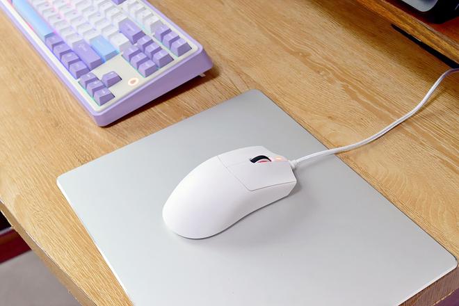 磁吸充电设计更适合中大手的轻量化三模电竞鼠标！(图13)