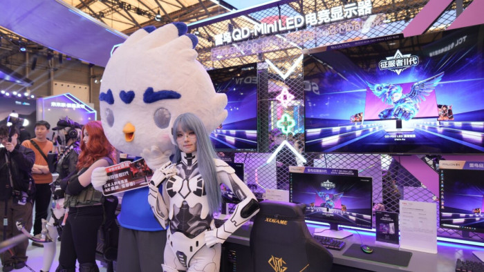 九游app：AWE 2026：雷鸟电竞显示器第四代液晶电视双品类线下首秀(图5)