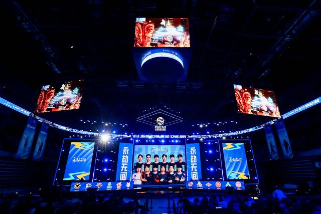 主持人茉絮担纲2025英雄联盟S15全球总决赛主持工作 赛事迎来全新解说视角(图1)