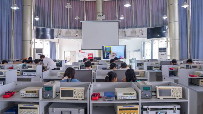 电子科技大学成都学院以特色实验室建设赋能应用型人才培养(图2)