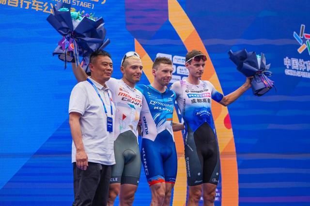 九游娱乐：2026中国公路自行车职业联赛暨首届环汉丰湖自行车公开赛鸣枪开赛(图7)