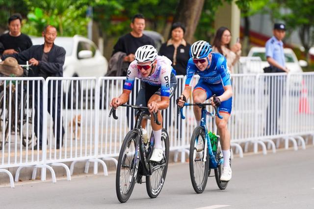 九游娱乐：2026中国公路自行车职业联赛暨首届环汉丰湖自行车公开赛鸣枪开赛(图5)