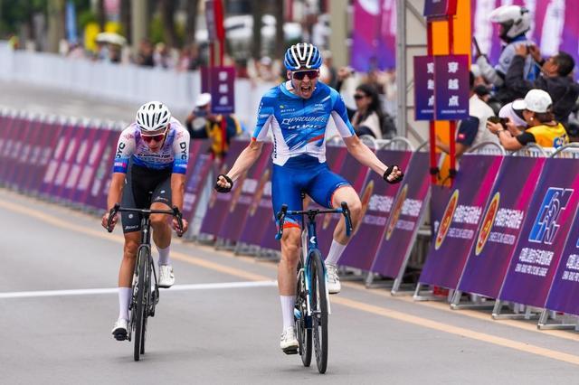 九游娱乐：2026中国公路自行车职业联赛暨首届环汉丰湖自行车公开赛鸣枪开赛(图6)