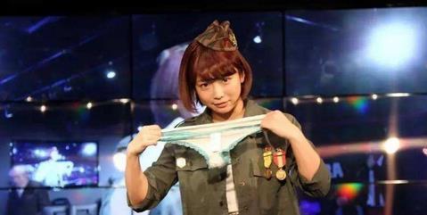 日本电竞比赛赢了奖励牛肉输了得女主持人的胖次安慰(图2)