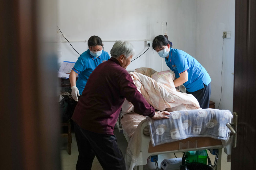 九游娱乐：新业态新赛道催生新职业新岗位(图2)